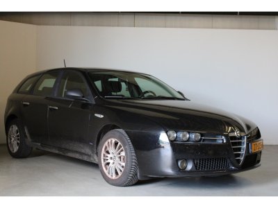 Alfa Romeo 159 Sportwagon 1.9 JTD APK tot 27-03-2025 | Clima | Cruise | LMV | T-Haak | C.P.V.